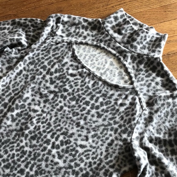 Another Reason Leopard Print Cut-Out Front Mock Neck Long Sleeve Top Size Medium - Picture 2 of 5